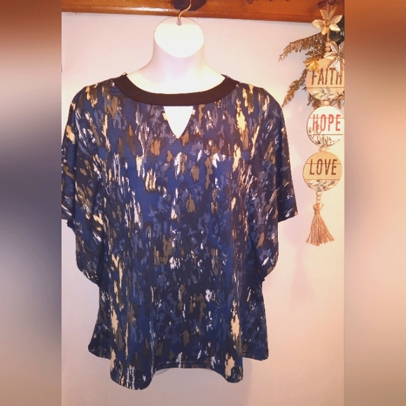 my design Tops - EUC By Design Beautiful short sleeve top Size 3 XL